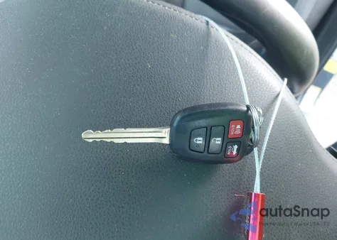 2017 Toyota Corolla L/Le/Xle/Se/Xse z USA, uszkodzony, nr VIN 2T1BURHE0HC749187